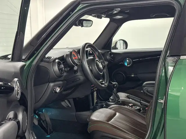 Mini Hatch view 8