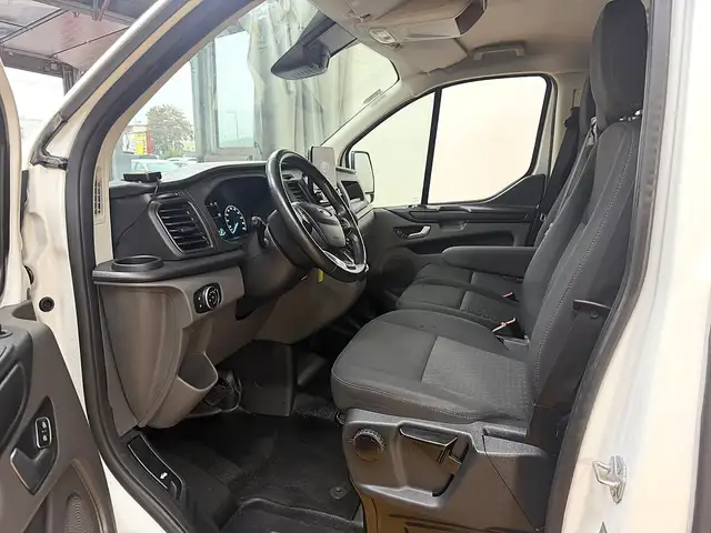 Ford Transit Custom view 2