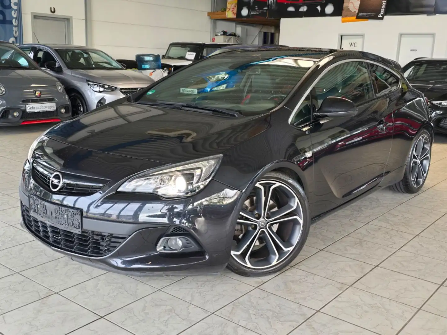 Opel Astra J GTC BiTurbo NAVI SHZ AHK XENON 20" Schwarz - 1