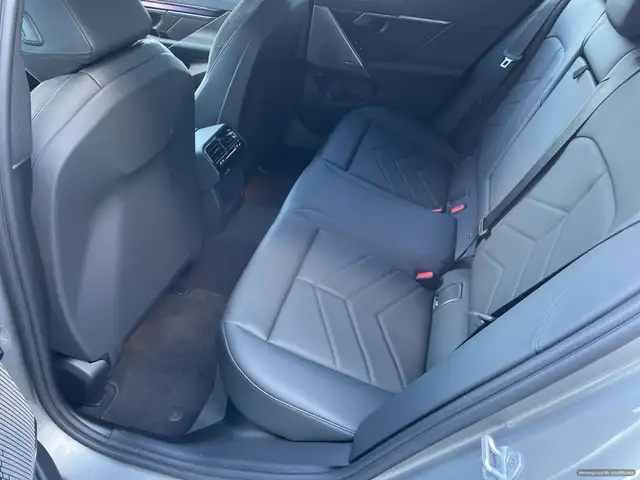 BMW 5 Series view 11