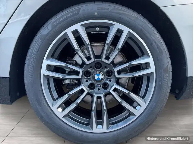 BMW 5 Series view 6