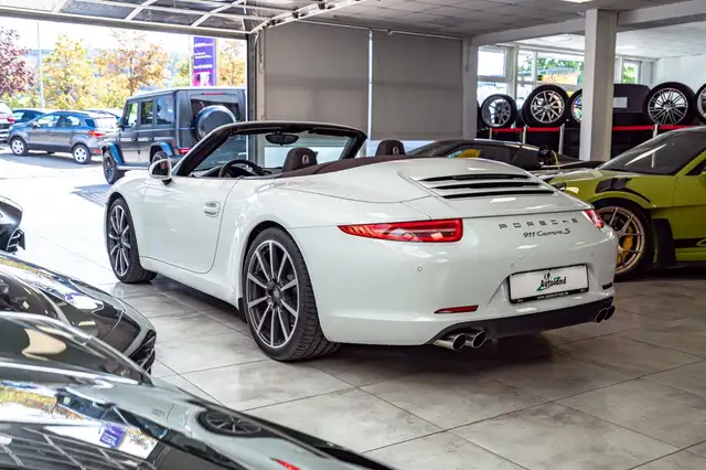 Porsche 991 view 6