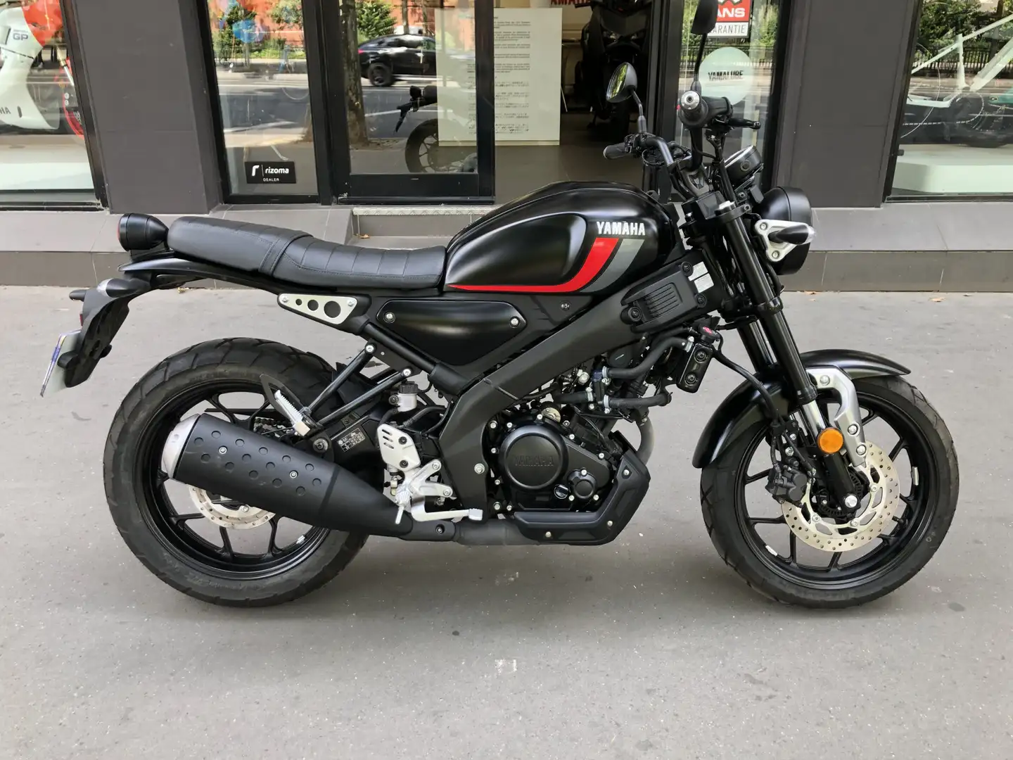Yamaha XSR 125 crna - 2