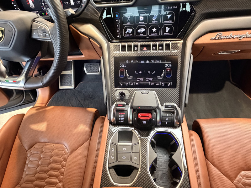 Lamborghini Urus B&O AKRAPOVIC — photo 16