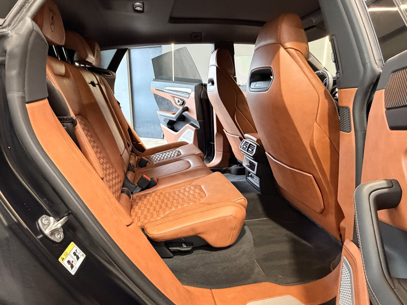 Lamborghini Urus B&O AKRAPOVIC — photo 13