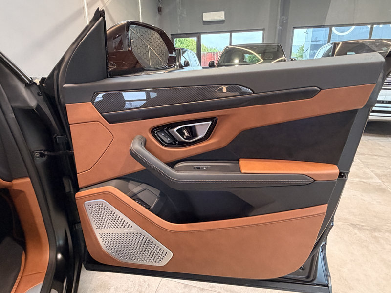 Lamborghini Urus B&O AKRAPOVIC — photo 19