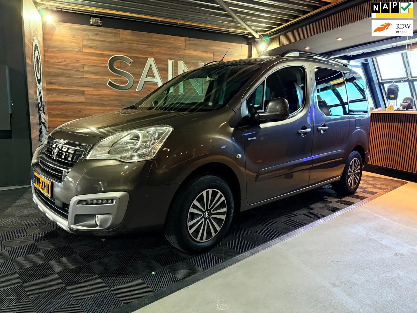 Peugeot Partner Tepee 1.2 PureTech Active | 5 PERSOON | CARPLAY Grau - 1