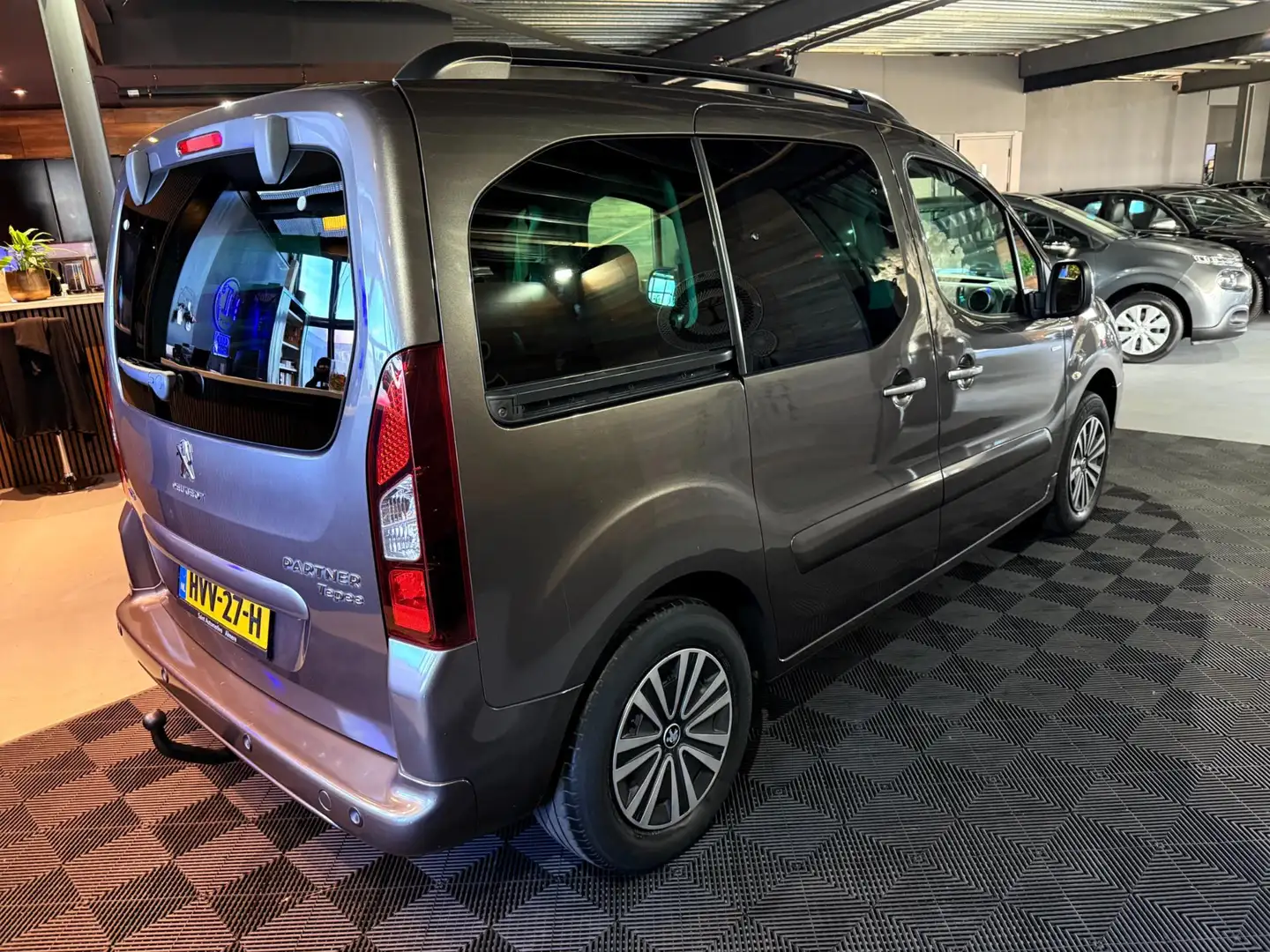 Peugeot Partner Tepee 1.2 PureTech Active | 5 PERSOON | CARPLAY Grau - 2