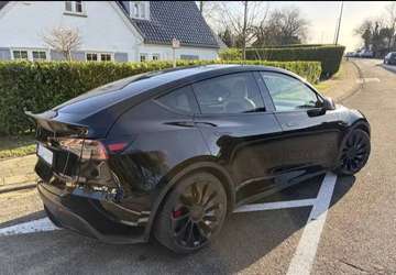 Model Y 72.5 kWh Dual Motor Performance (377 kW)