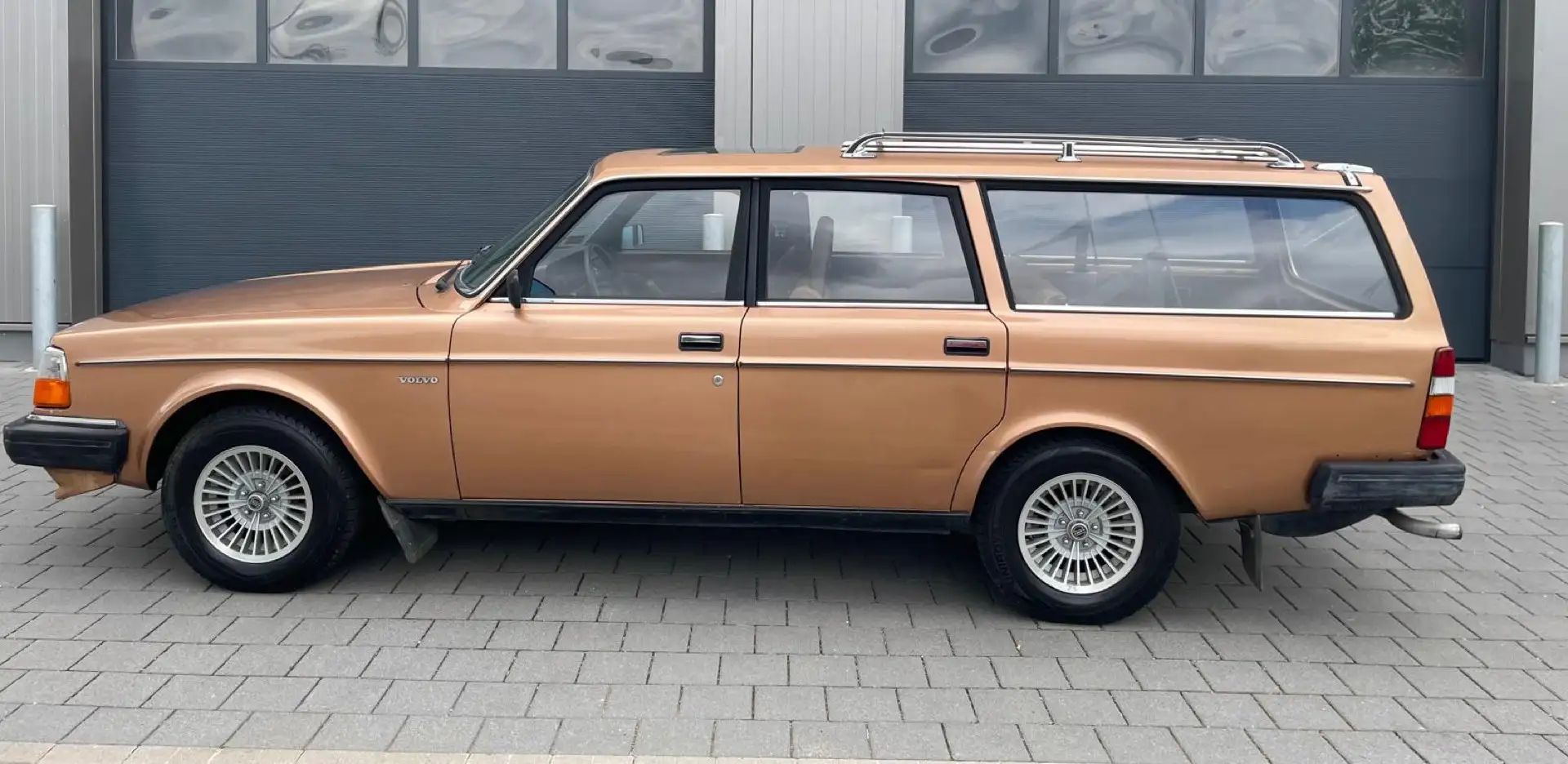 Volvo 245 Bronze - 1