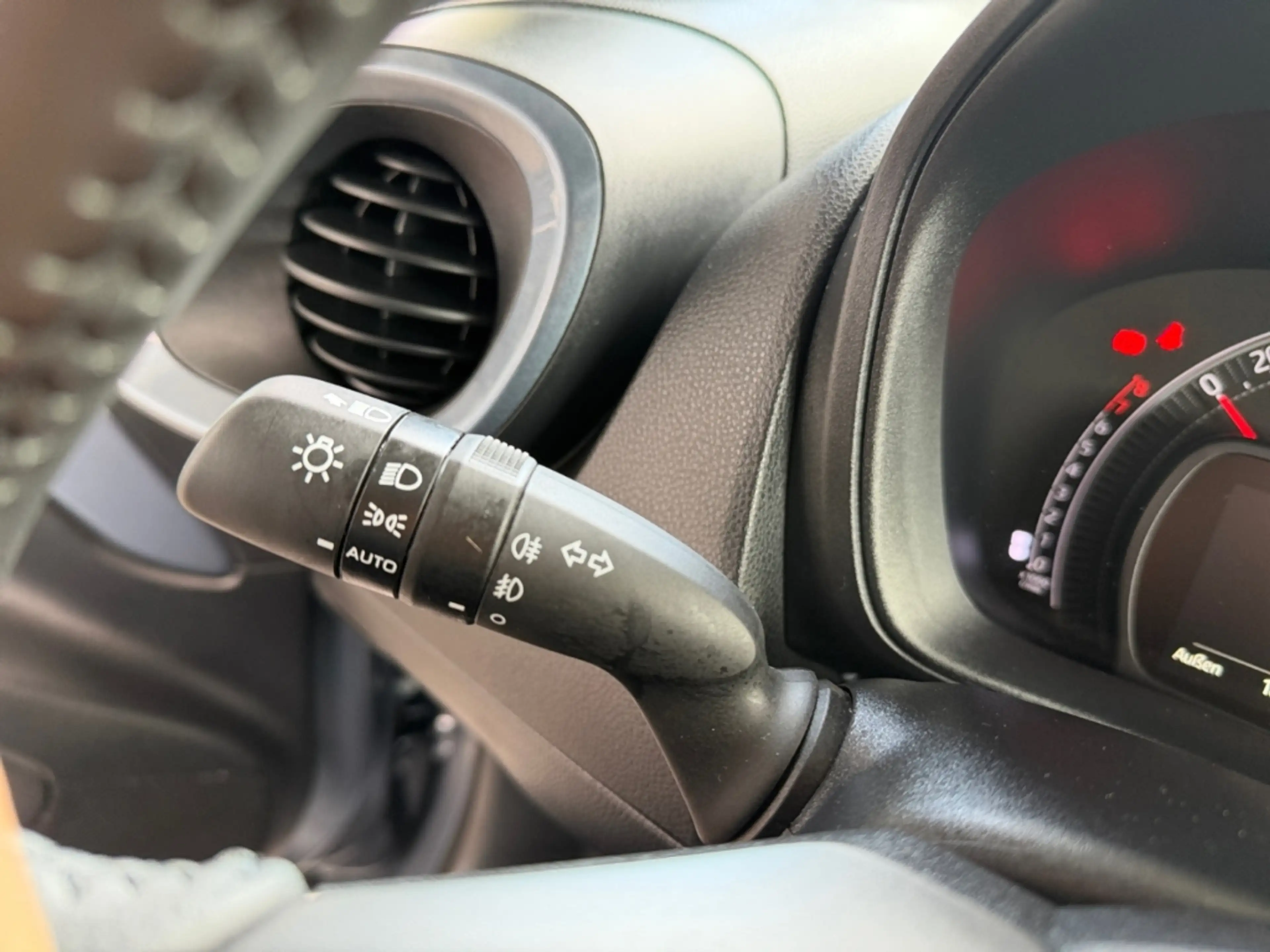 Toyota Aygo X Teamplayer *ACC*CarPlay*CAM*SHZ*Bi-Tone* — photo 6