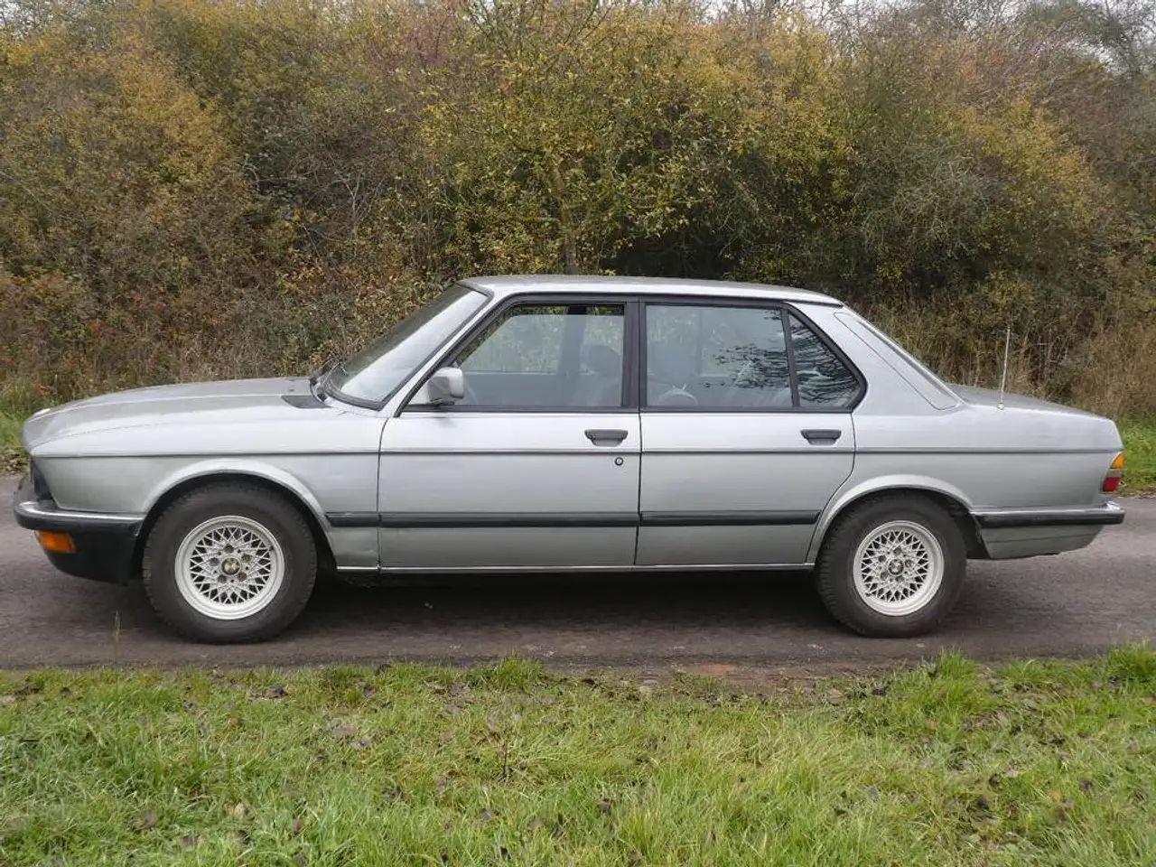 BMW 520 E28, foto 1