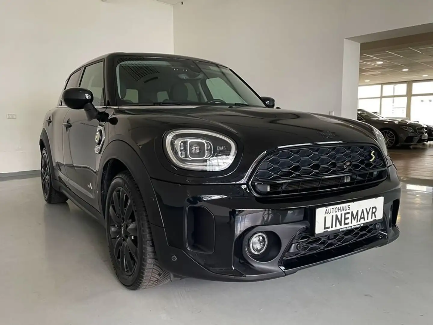 MINI Cooper SE Countryman ALL4 Classic Trim Schwarz - 2