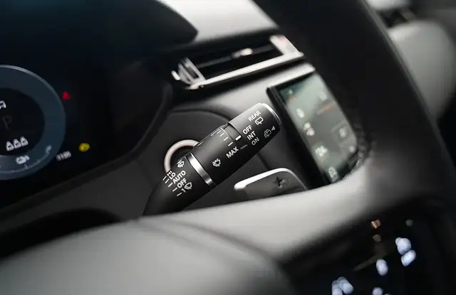 Land Rover Range Rover Velar RANGE ROVER VELAR SV-DYNAMIC HSE P400e Ansicht 12