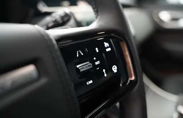 Land Rover Range Rover Velar RANGE ROVER VELAR SV-DYNAMIC HSE P400e Ansicht 11