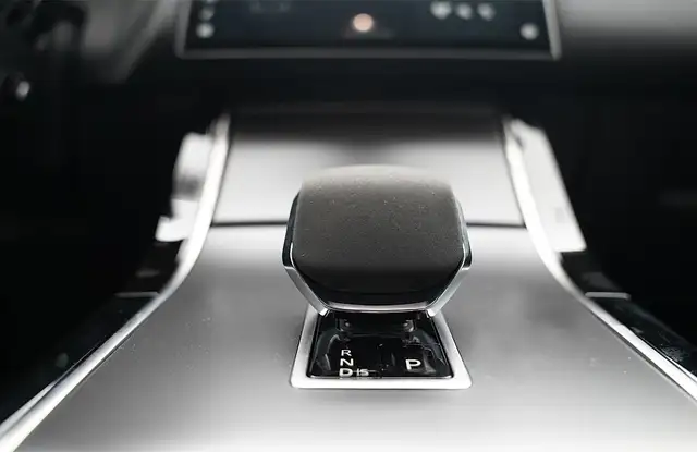 Land Rover Range Rover Velar RANGE ROVER VELAR SV-DYNAMIC HSE P400e Ansicht 17