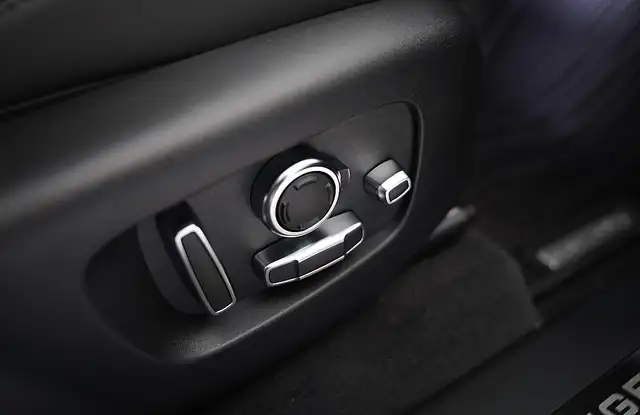 Land Rover Range Rover Velar RANGE ROVER VELAR SV-DYNAMIC HSE P400e Ansicht 8