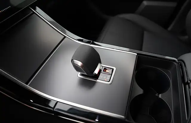 Land Rover Range Rover Velar RANGE ROVER VELAR SV-DYNAMIC HSE P400e Ansicht 13