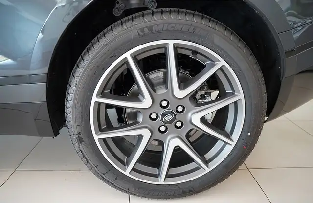 Land Rover Range Rover Velar RANGE ROVER VELAR SV-DYNAMIC HSE P400e Ansicht 21