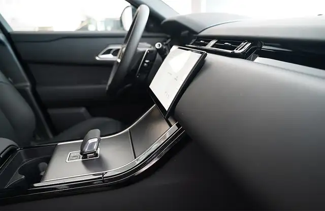 Land Rover Range Rover Velar RANGE ROVER VELAR SV-DYNAMIC HSE P400e Ansicht 9