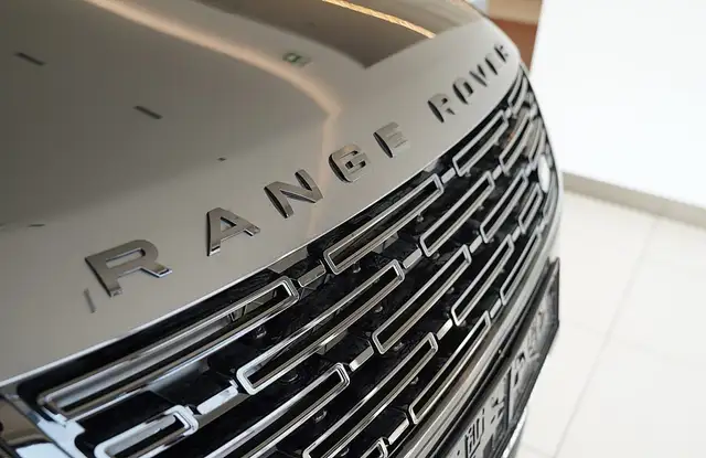 Land Rover Range Rover Velar RANGE ROVER VELAR SV-DYNAMIC HSE P400e Ansicht 3