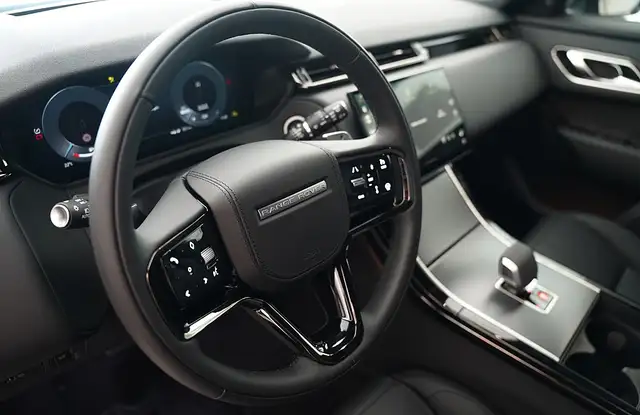 Land Rover Range Rover Velar RANGE ROVER VELAR SV-DYNAMIC HSE P400e Ansicht 10