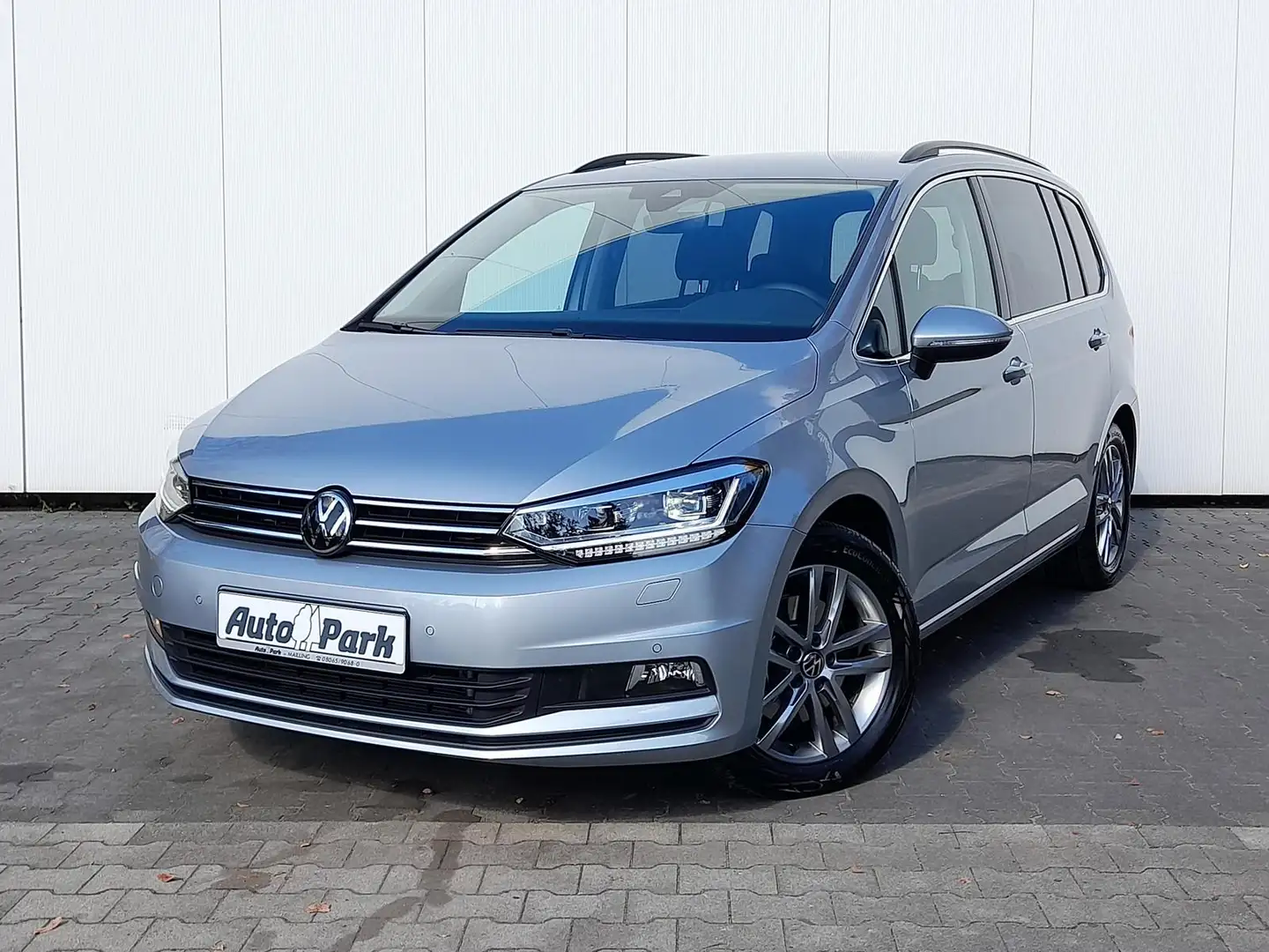 Volkswagen Touran 1.5 TSI Comfortline NAVI~LED~ACC~7-SITZER Zilver - 2