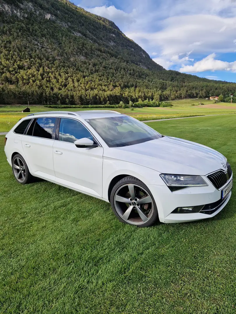 Skoda Superb Kombi 2,0 TDI 4x4 Style DSG Weiß - 1