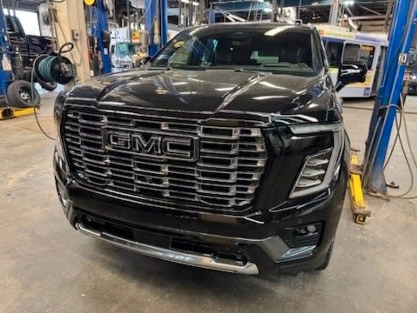 GMC Yukon DENALI ULTIMATE+NEW+FULLoptions+BERLIN Negro - 2