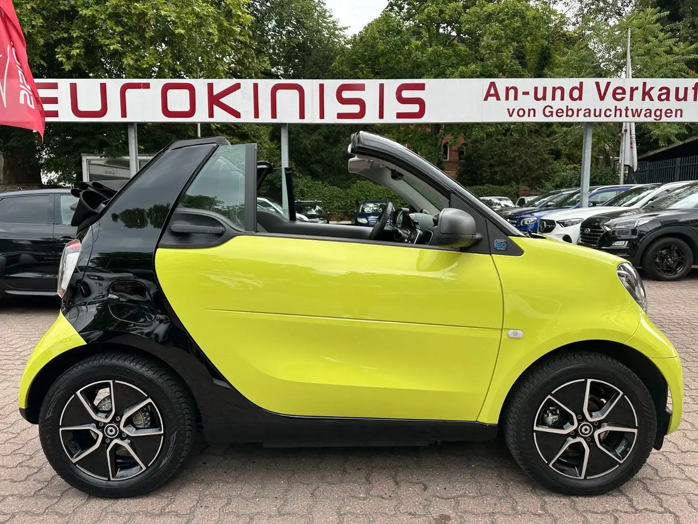 smart forTwo fortwo Cabrio EQ*EXCL*60kW*JBL*KAM*22kW Schwarz - 1