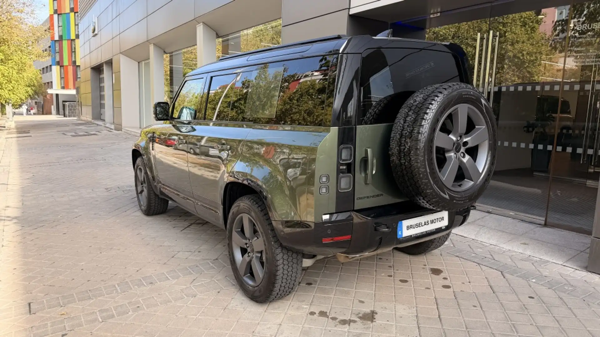 Land Rover Defender 110 3.0D l6 MHEV X-Dynamic SE AWD Aut. 250 Verde - 2