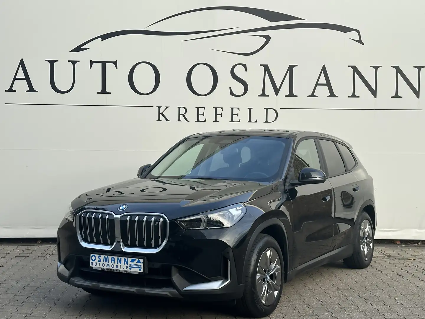 BMW X1 30 xDrive | Adapt.LED | AHK | KEYLESS Zwart - 1