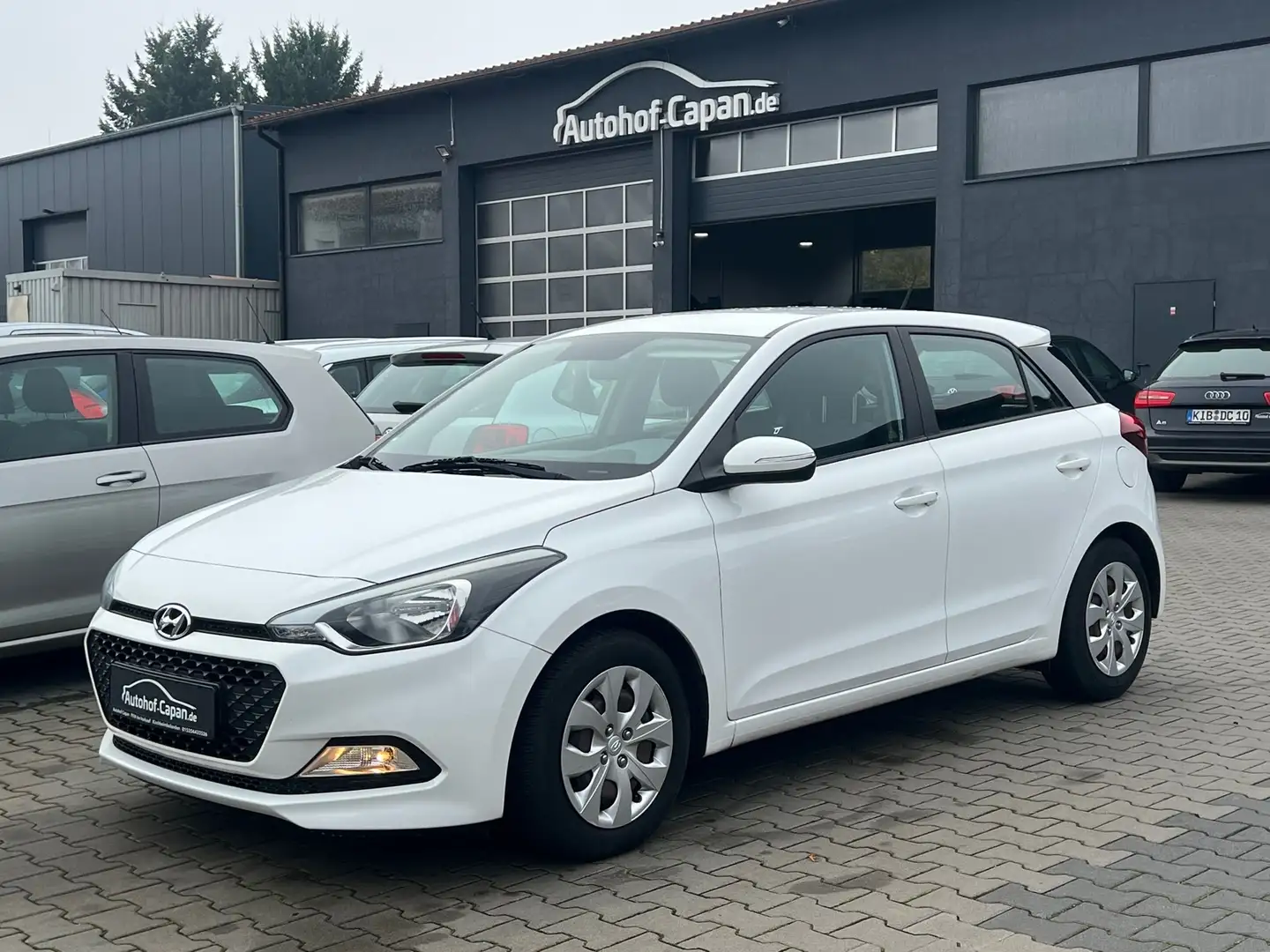 Hyundai i20 i20 Classic/2.Ha/Klima/TUV 08.27/5Tur/Scheckheft Blanc - 1