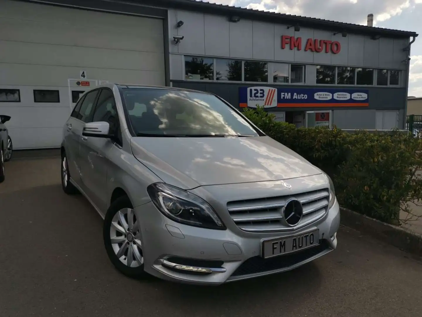 Mercedes-Benz B 180 BlueEFFICIENCY Sports Tourer Gris - 1