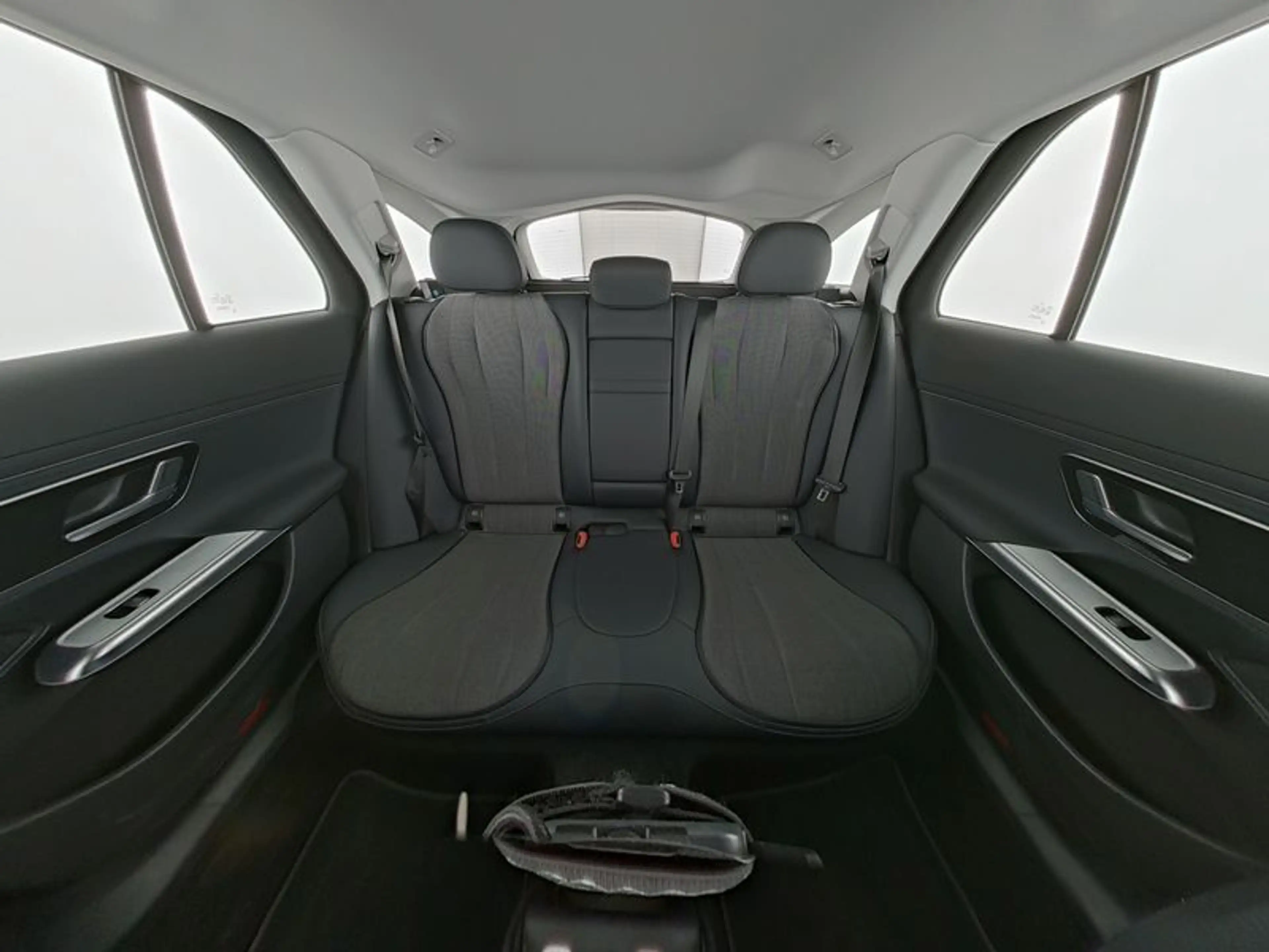 Mercedes-Benz E 220 T d AVANTGARDE Advanced, AHK schw., Winter-Paket — photo 9