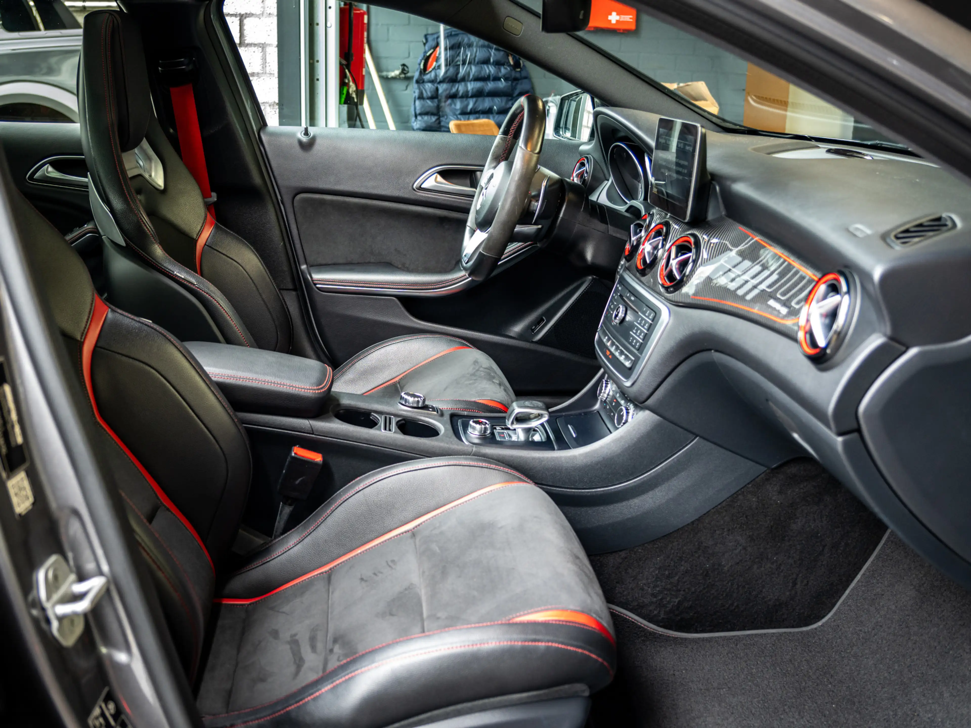 Mercedes-Benz GLA 45 AMG 4MATIC Aero pakket|sportuitlaat|carplay|bucket sea — photo 11