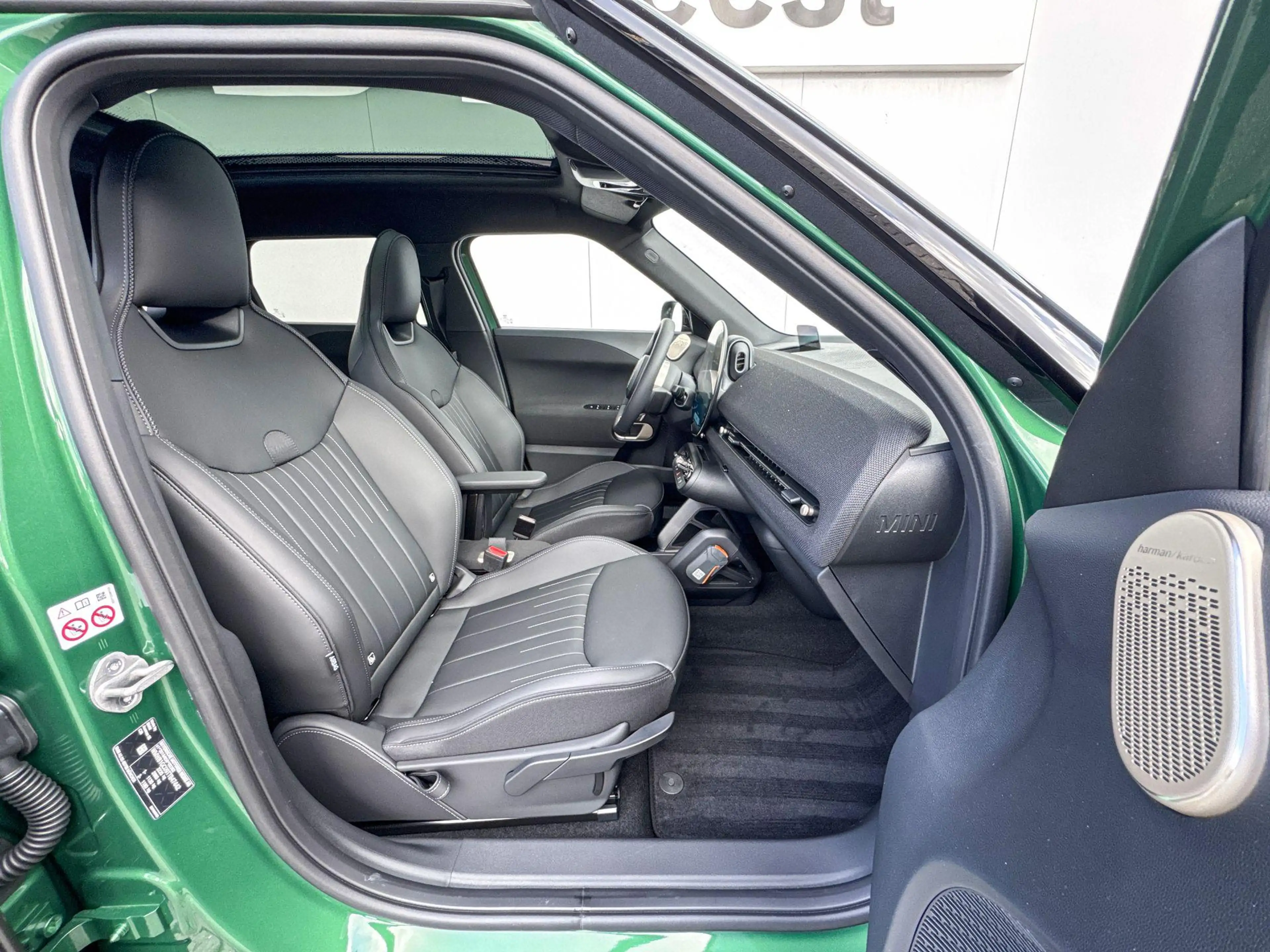 MINI Aceman SE Classic XL 54.2 kWh |  Pakket XL — photo 6
