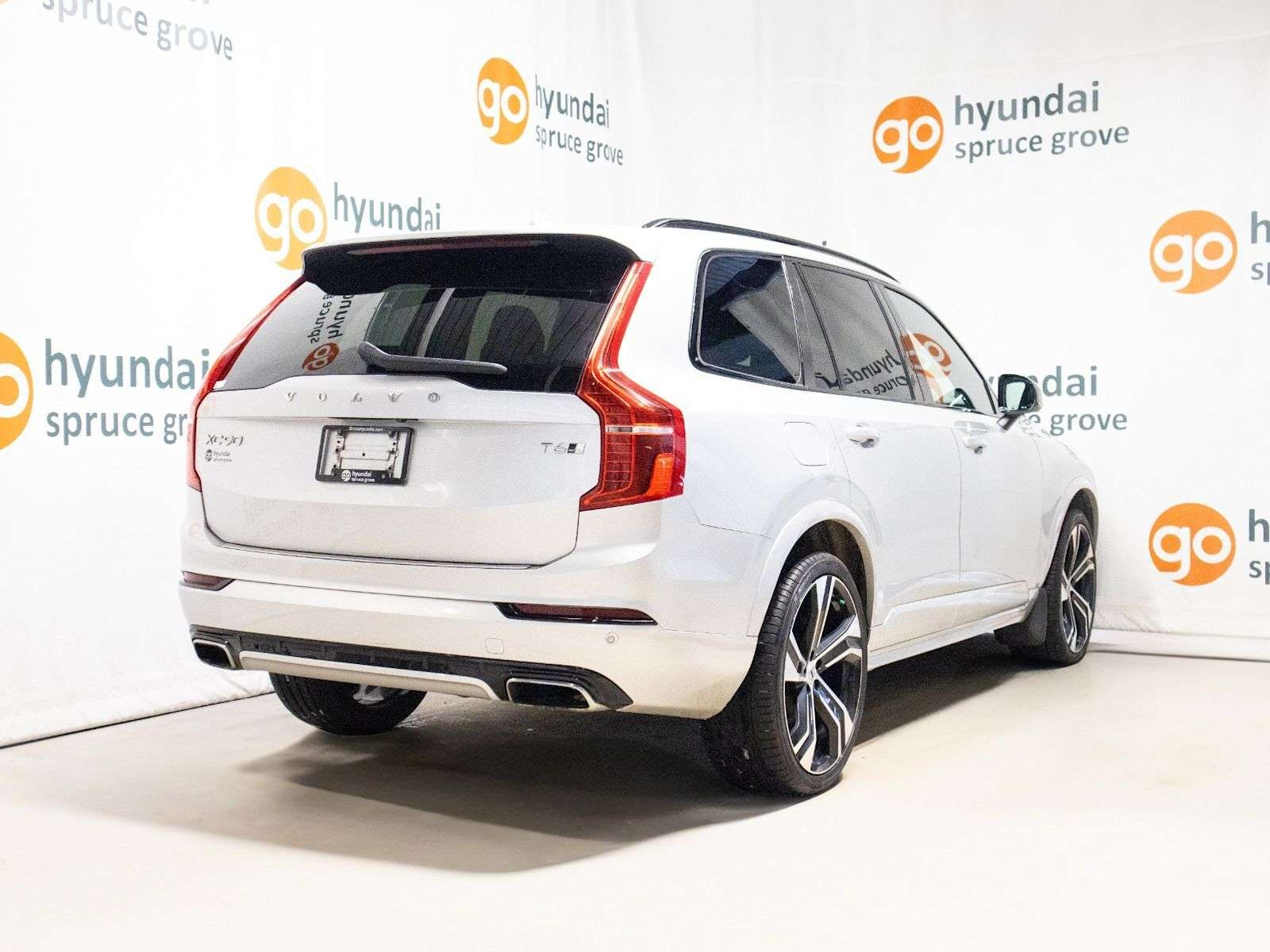 2021 Volvo XC90 R-Design: AWD, Panoramic Moonroof, Front/Rear Heat thumb 7