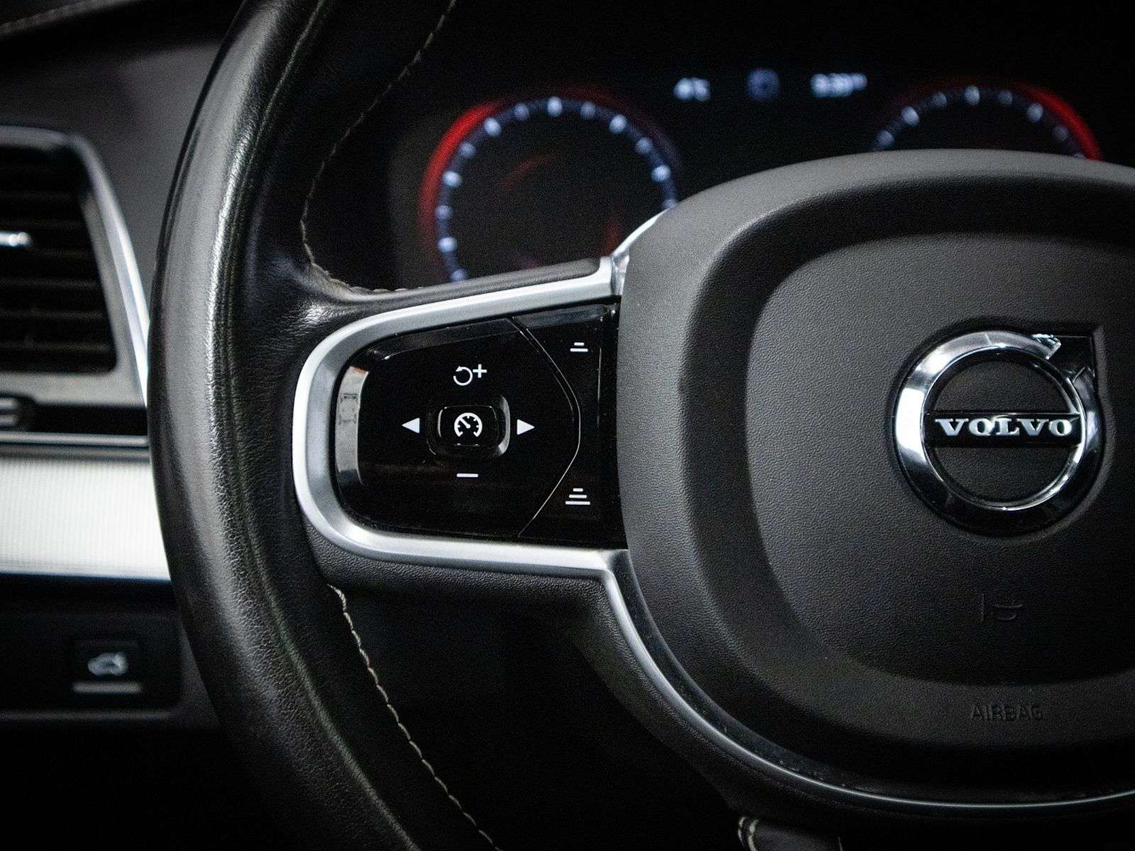 2021 Volvo XC90 R-Design: AWD, Panoramic Moonroof, Front/Rear Heat thumb 20