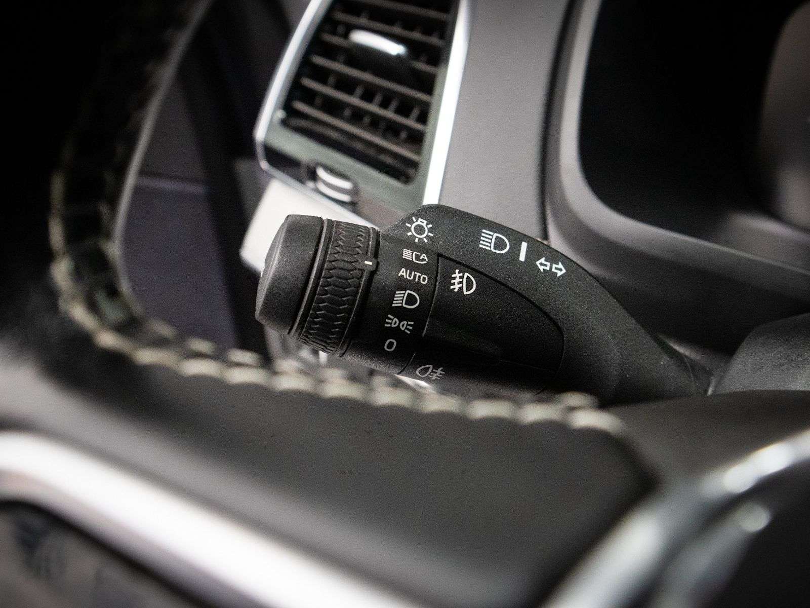 2021 Volvo XC90 R-Design: AWD, Panoramic Moonroof, Front/Rear Heat thumb 21