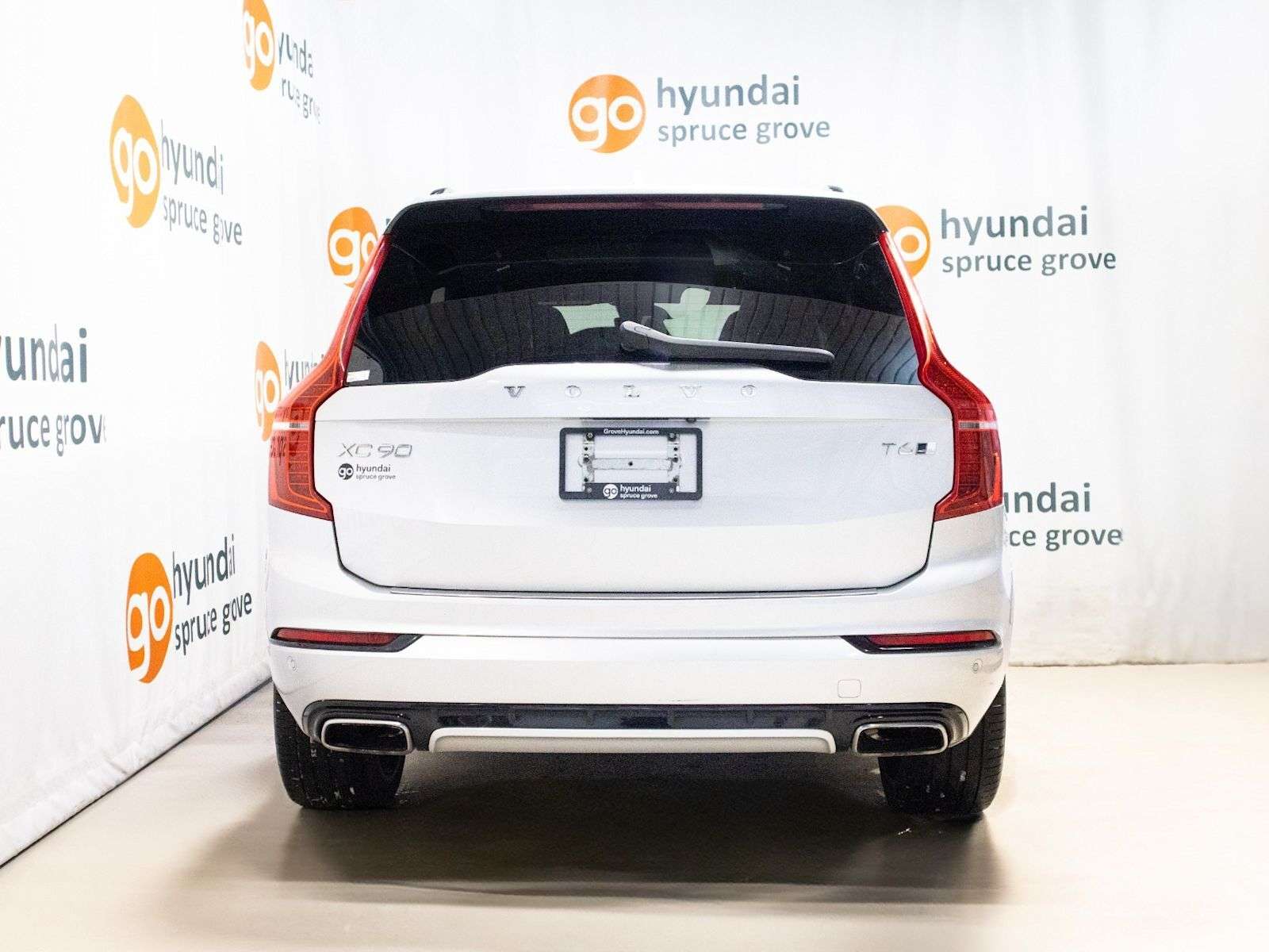 2021 Volvo XC90 R-Design: AWD, Panoramic Moonroof, Front/Rear Heat thumb 8