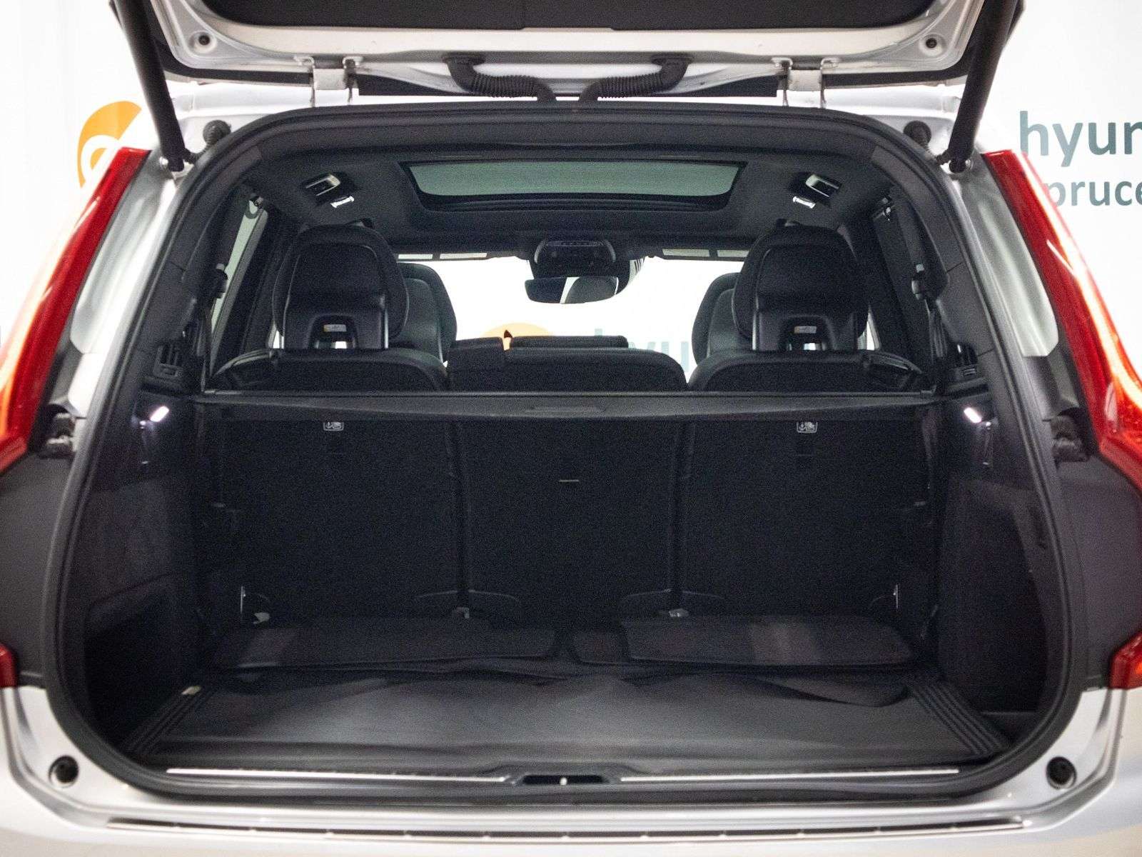 2021 Volvo XC90 R-Design: AWD, Panoramic Moonroof, Front/Rear Heat thumb 9