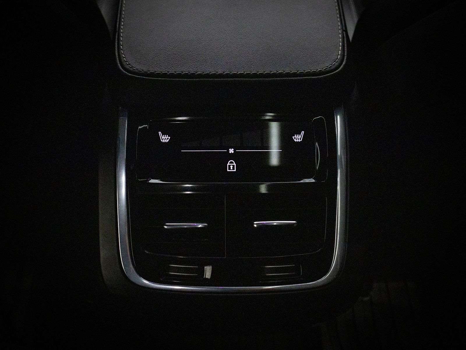 2021 Volvo XC90 R-Design: AWD, Panoramic Moonroof, Front/Rear Heat thumb 14