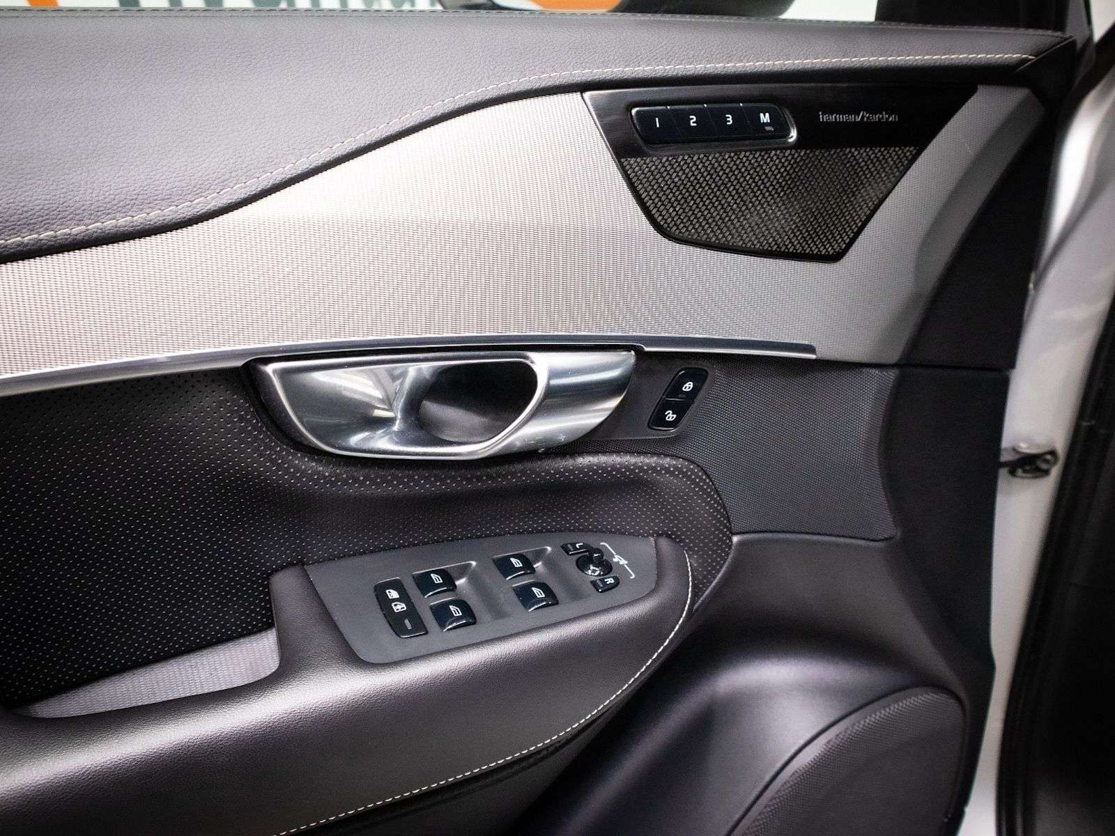2021 Volvo XC90 R-Design: AWD, Panoramic Moonroof, Front/Rear Heat thumb 16