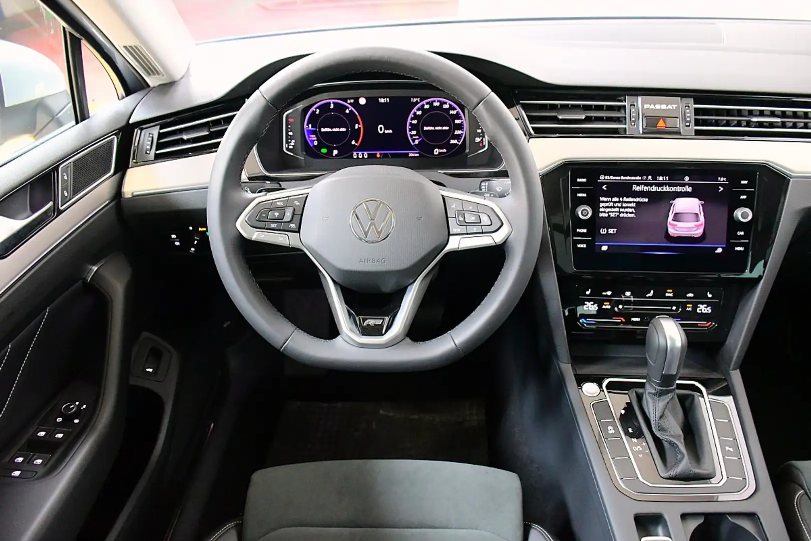 Volkswagen Passat Variant Elegance 2,0 SCR TDI DSG R-Line Silber - 2