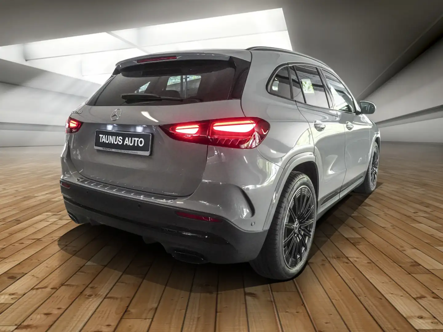 Mercedes-Benz GLA 200 AMG-NIGHT-DISTRONIC-STANDHZG-UVP 62.000,- Grau - 2