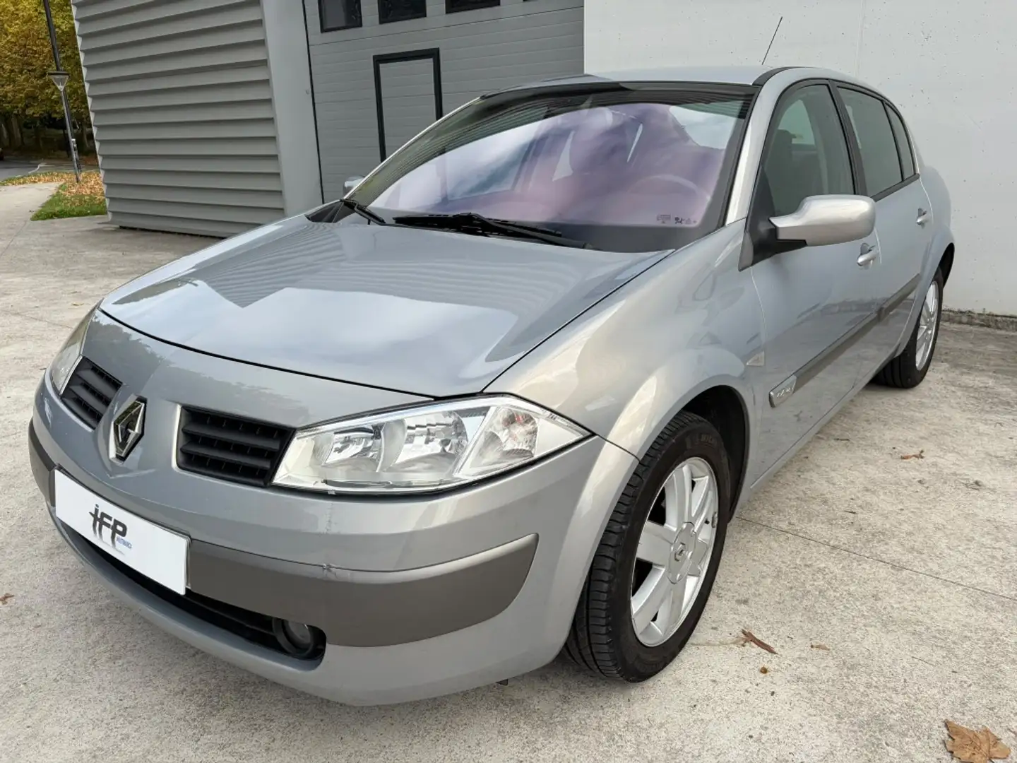 Renault Megane Sedán 1.6 Luxe Privilege Beige - 2