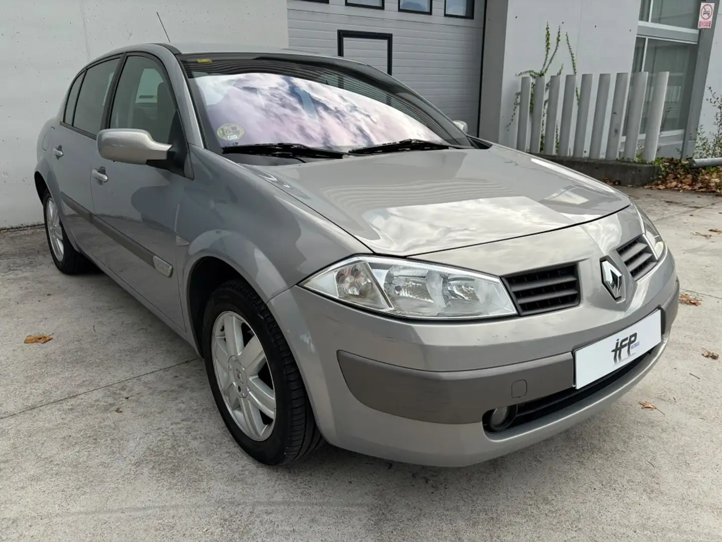 Renault Megane Sedán 1.6 Luxe Privilege Beige - 1