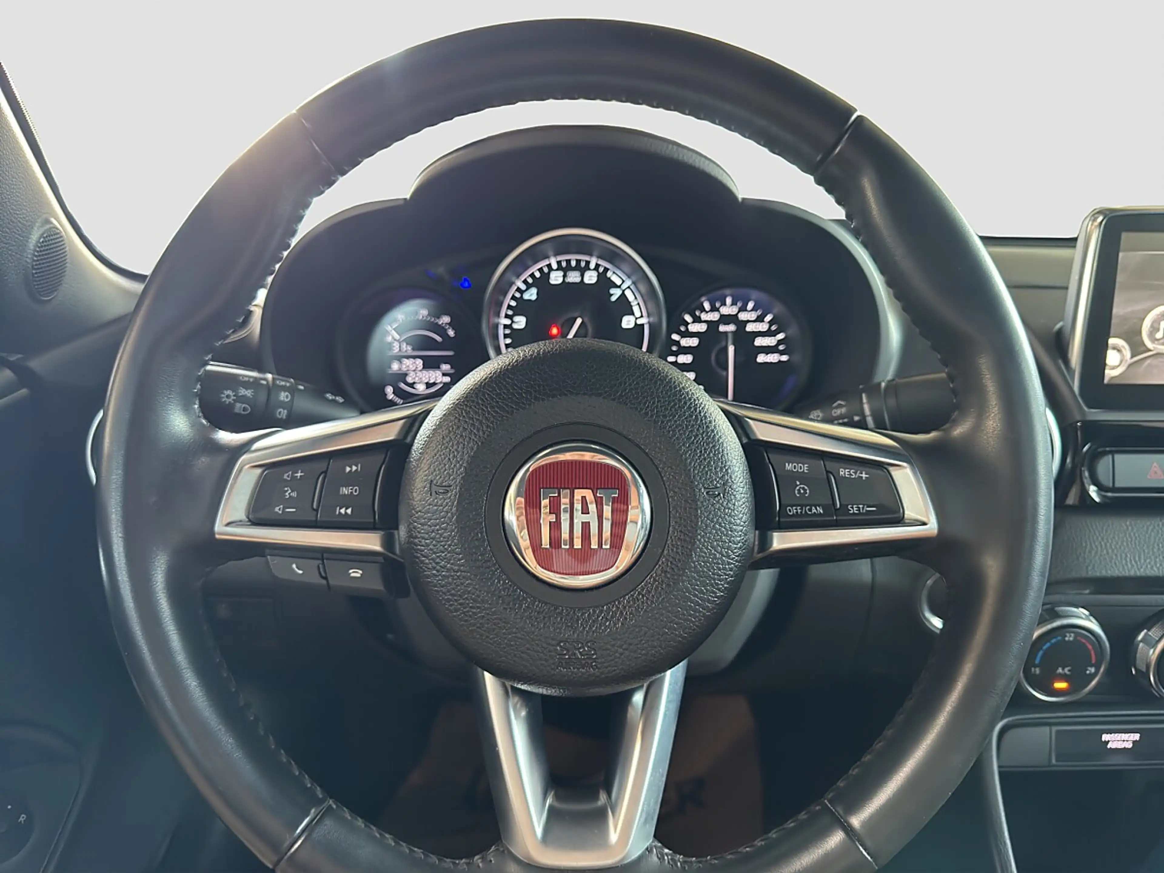 Fiat 124 Spider Lusso — photo 8