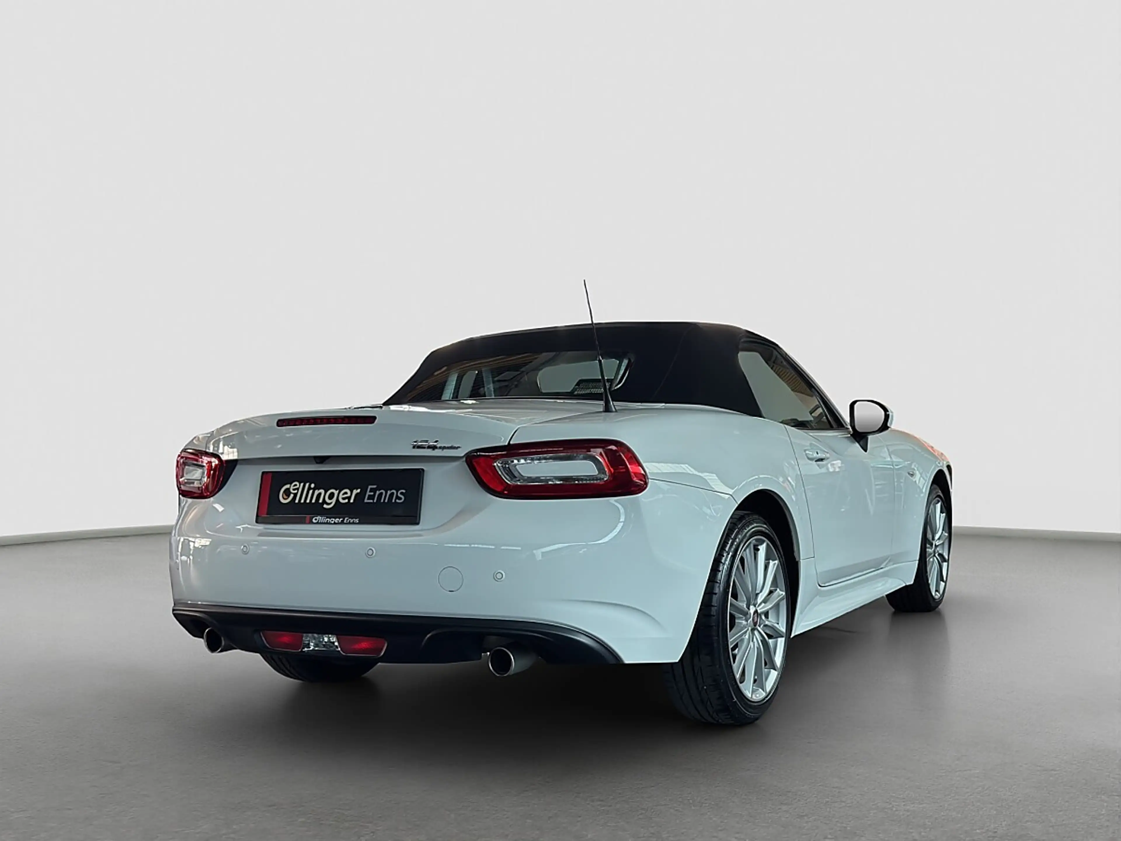 Fiat 124 Spider Lusso — photo 4